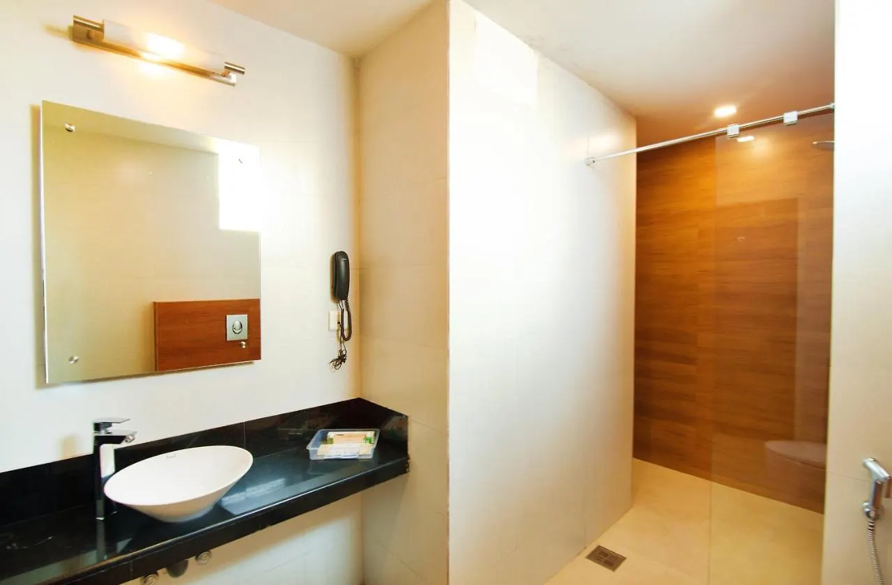 ****  Royal Omars Hotel Kannur India